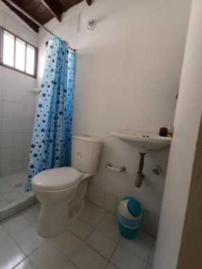 Habitación con baño privado en apartamento compartido Laureles-estadio